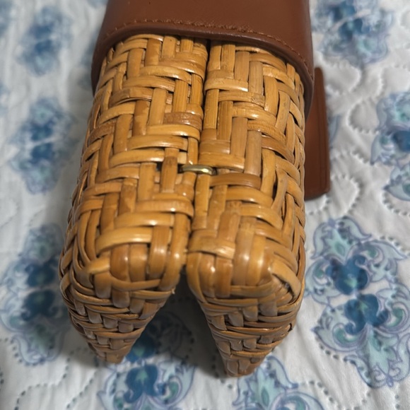 Perfect condition Pre-Loved Tory-Burch clutch - Picture 8 of 8